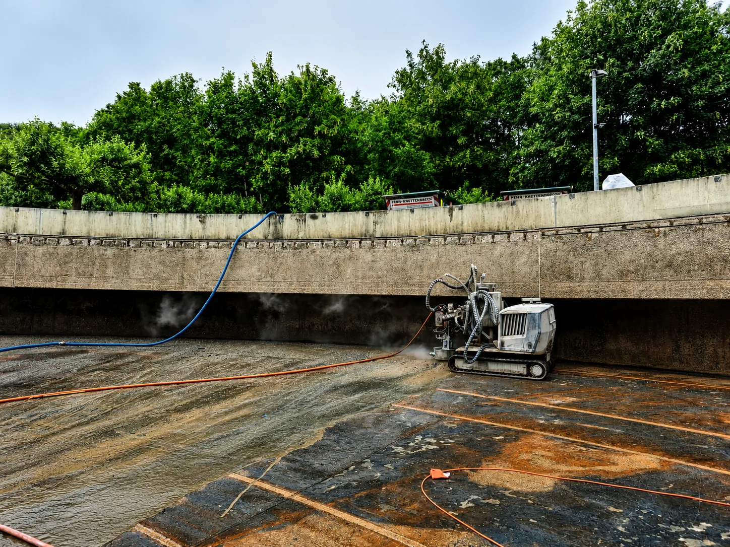 Betonabtrag mittels Höchstdruckwasserstrahlen